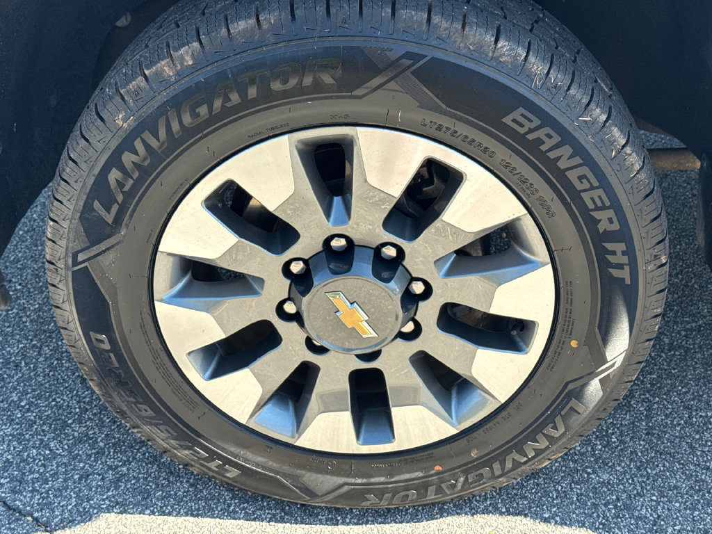 Used 2022 Chevrolet Silverado 2500 Custom w/ Custom Value Package AWD/4WD image 13
