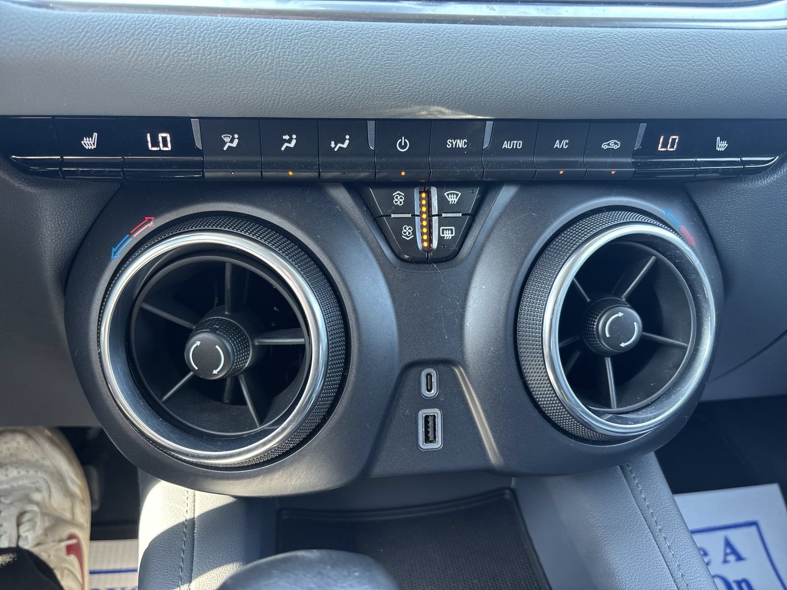 Used 2020 Chevrolet Blazer LT w/ Sound & Technology Package FWD image 18