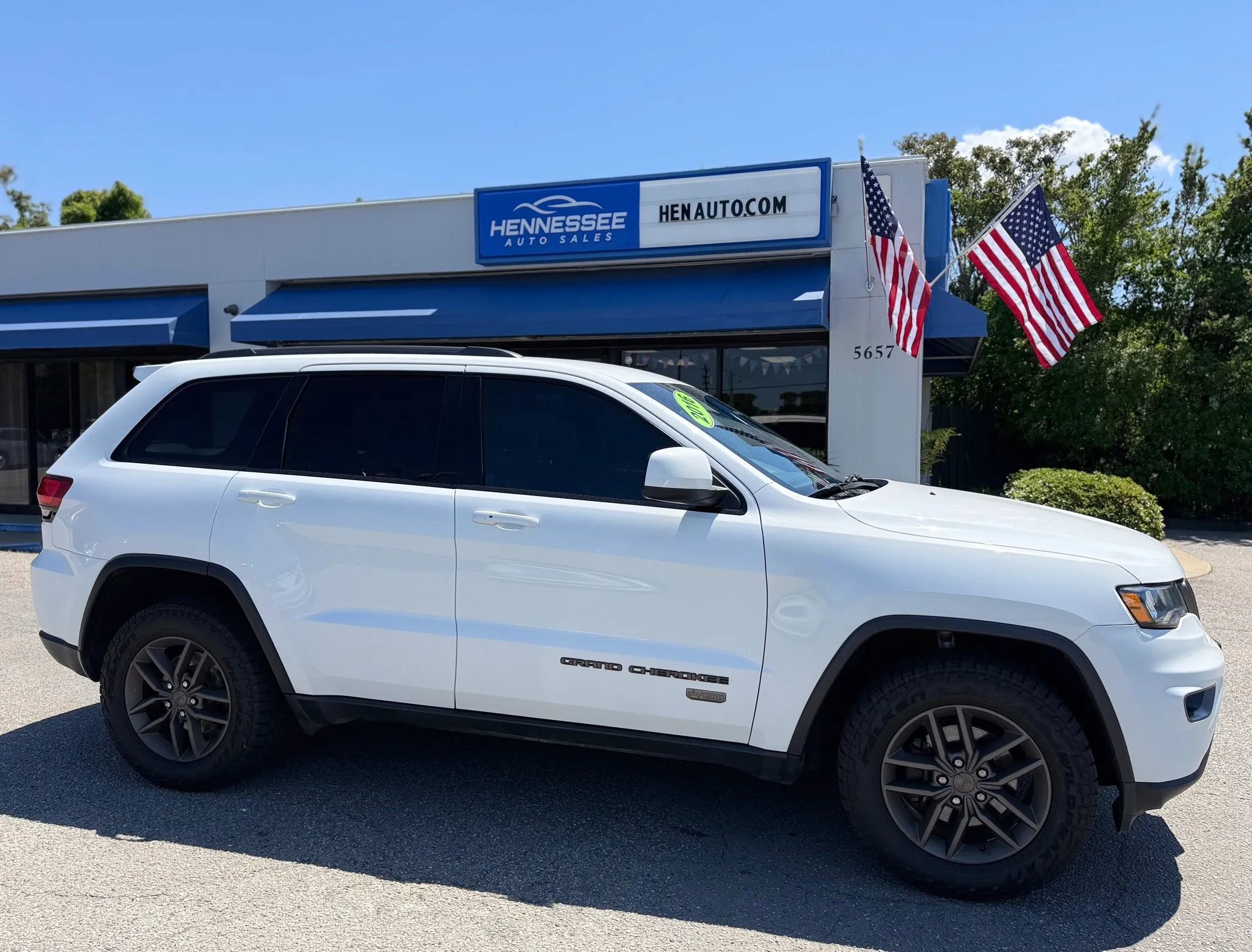 Used 2016 Jeep Grand Cherokee Laredo 75th Anniversary AWD/4WD image 16