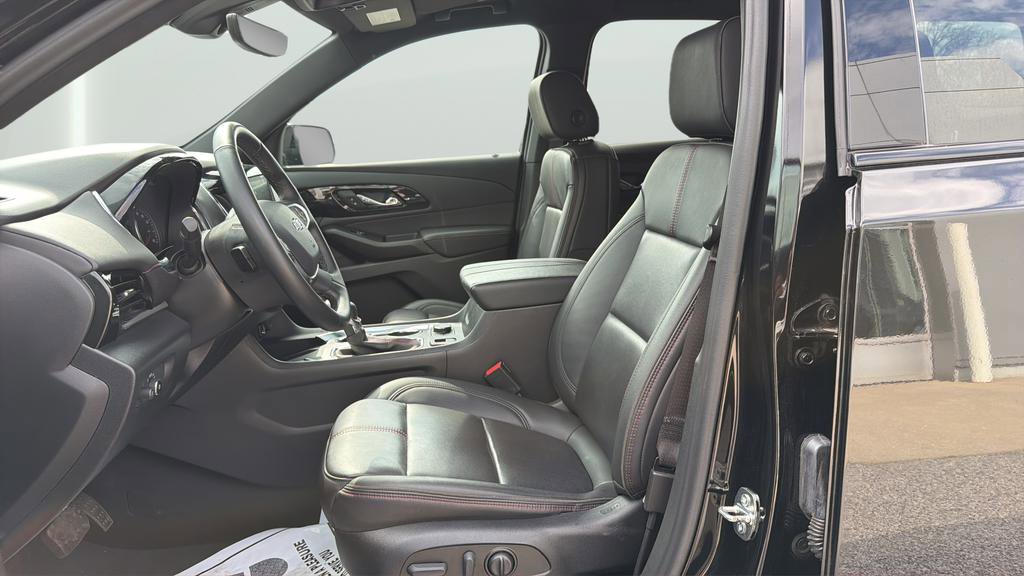 Used 2023 Chevrolet Traverse RS image 23