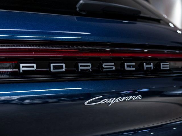 Certified 2025 Porsche Cayenne E-Hybrid image 22