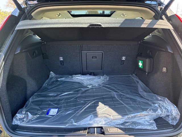 New 2026 Volvo XC40 B5 Plus w/ Protection Package Premier AWD/4WD image 18