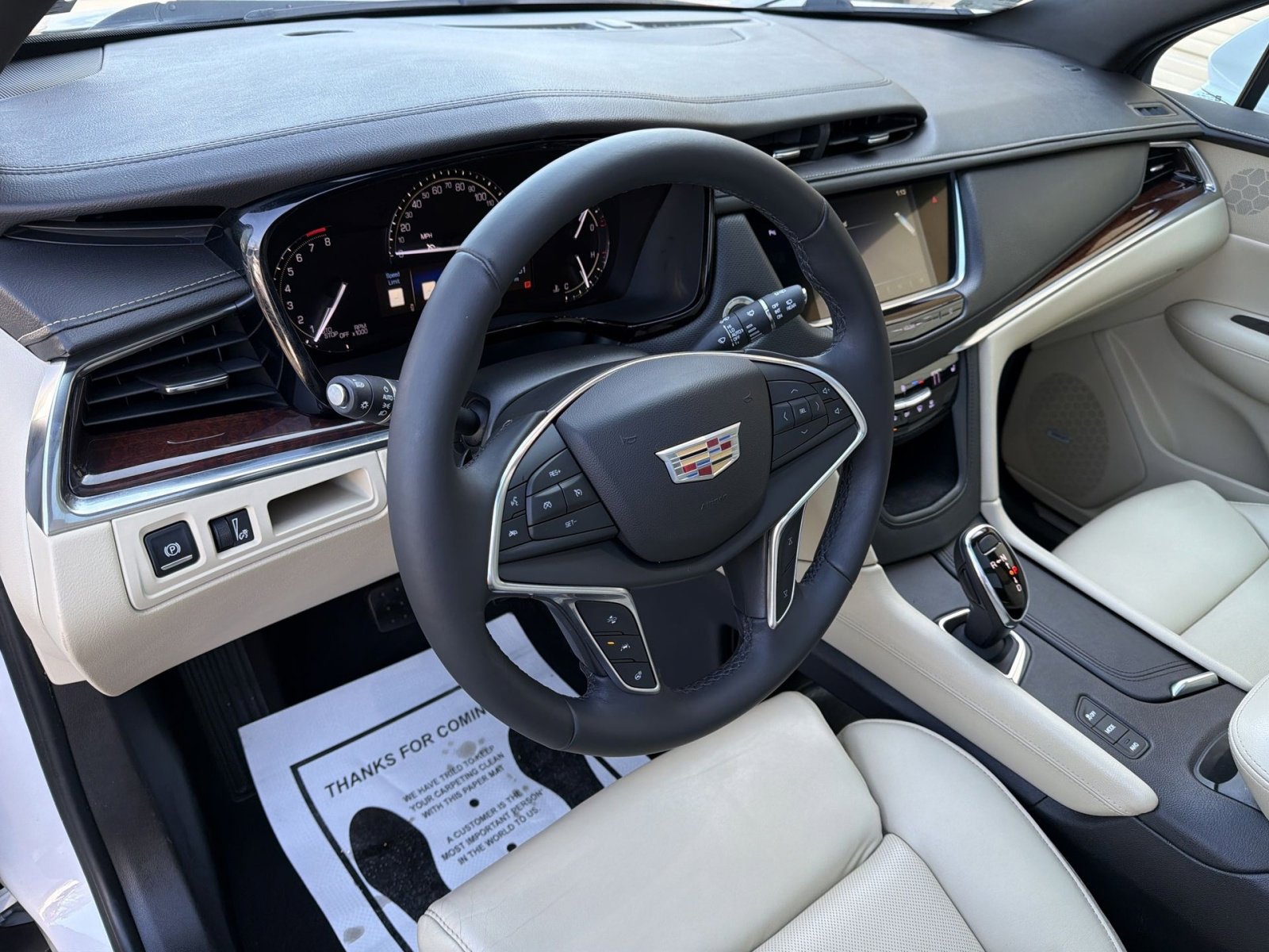 Used 2017 Cadillac XT5 Luxury w/ Driver Awareness Package image 16