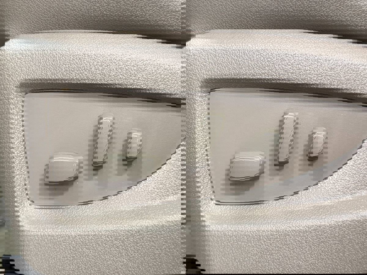 Used 2016 Chevrolet Suburban LTZ image 29