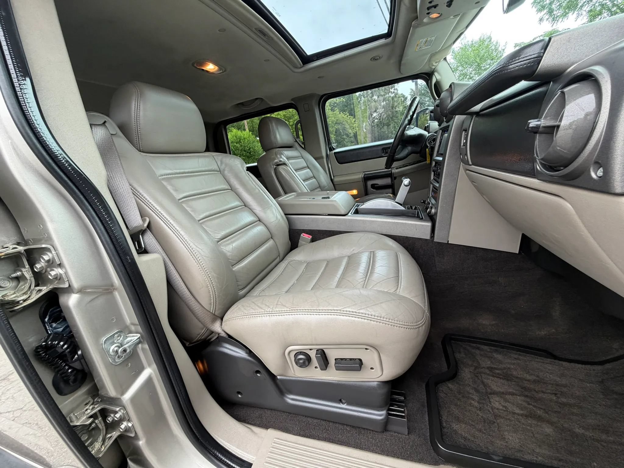 Used 2004 HUMMER H2 AWD/4WD image 15