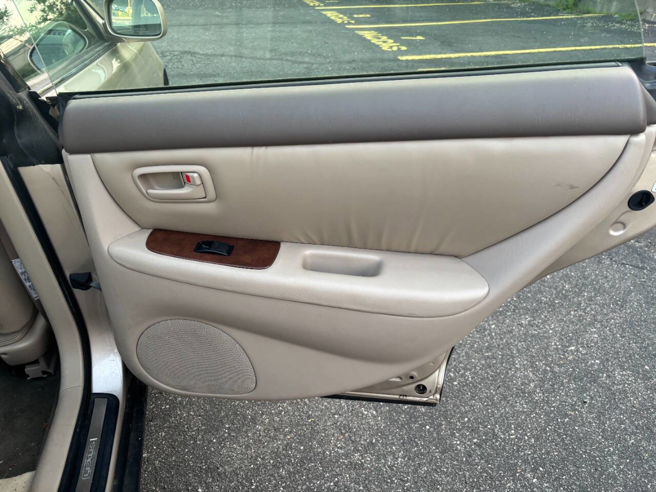 Used 2001 Lexus ES 330 FWD image 24