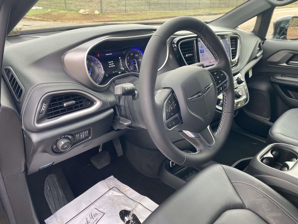 New 2026 Chrysler Pacifica Select image 40