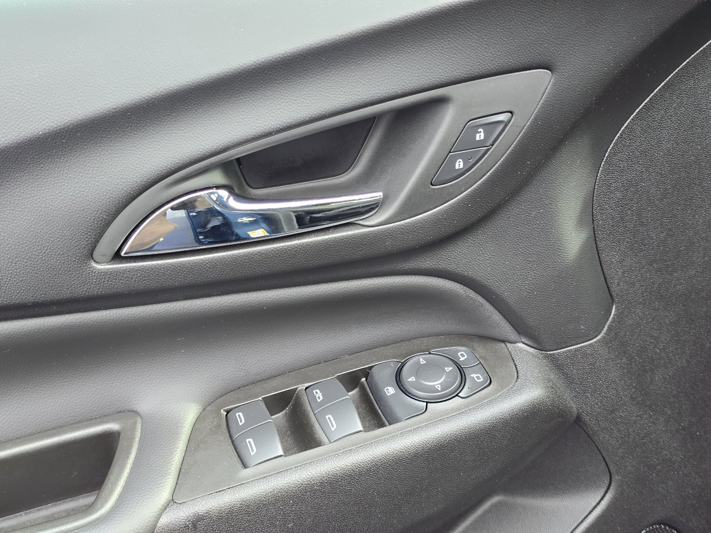 Used 2024 Chevrolet Equinox LT image 31