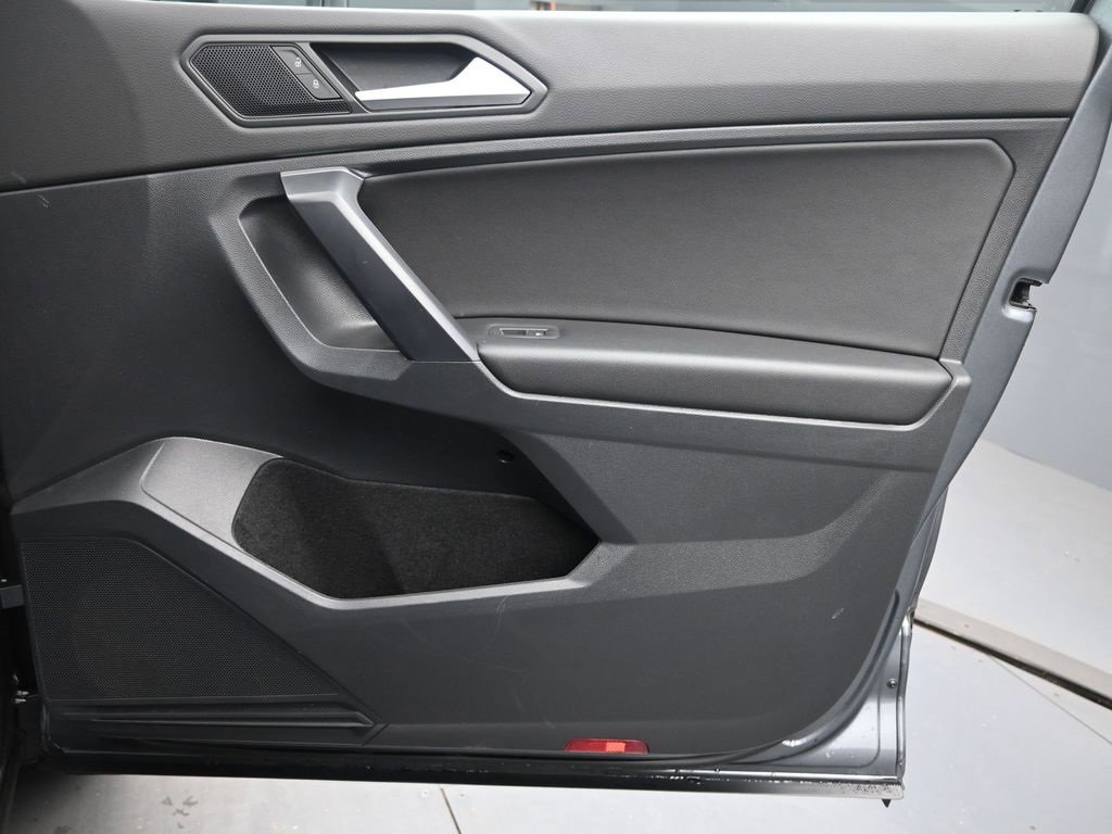 Used 2021 Volkswagen Tiguan SE R-Line image 30