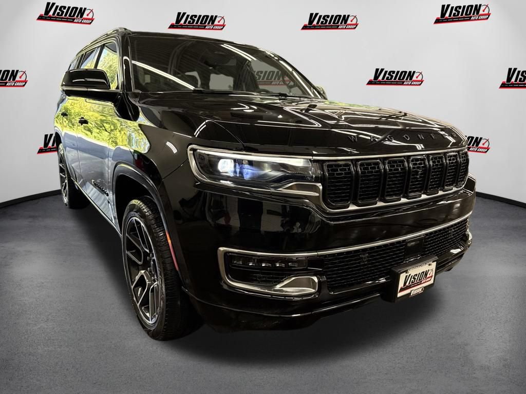 Used 2025 Jeep Wagoneer Series III AWD/4WD image 3