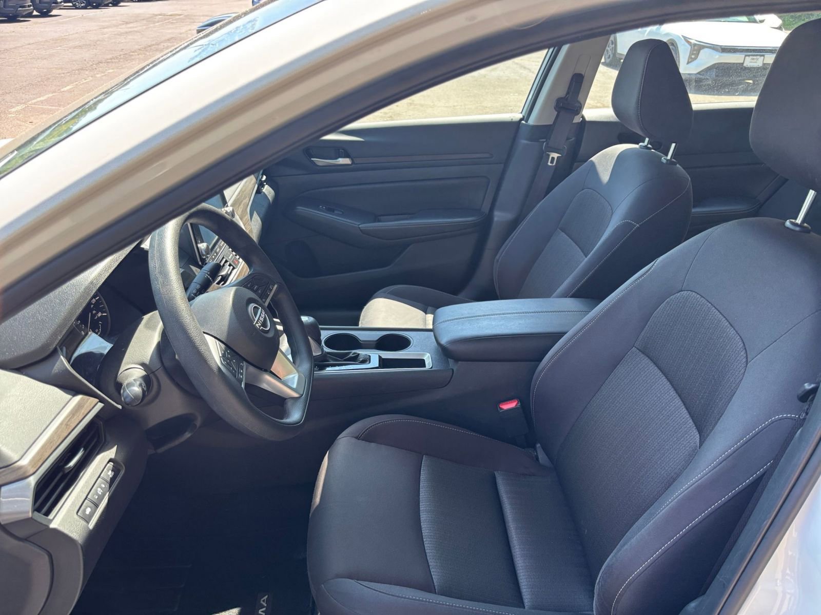 Used 2025 Nissan Altima 2.5 SV FWD image 25