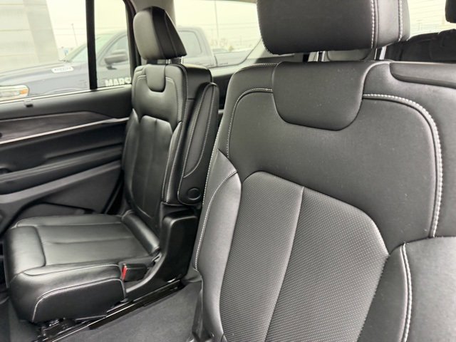 Used 2023 Jeep Grand Cherokee L Limited w/ Luxury Tech Group II image 12