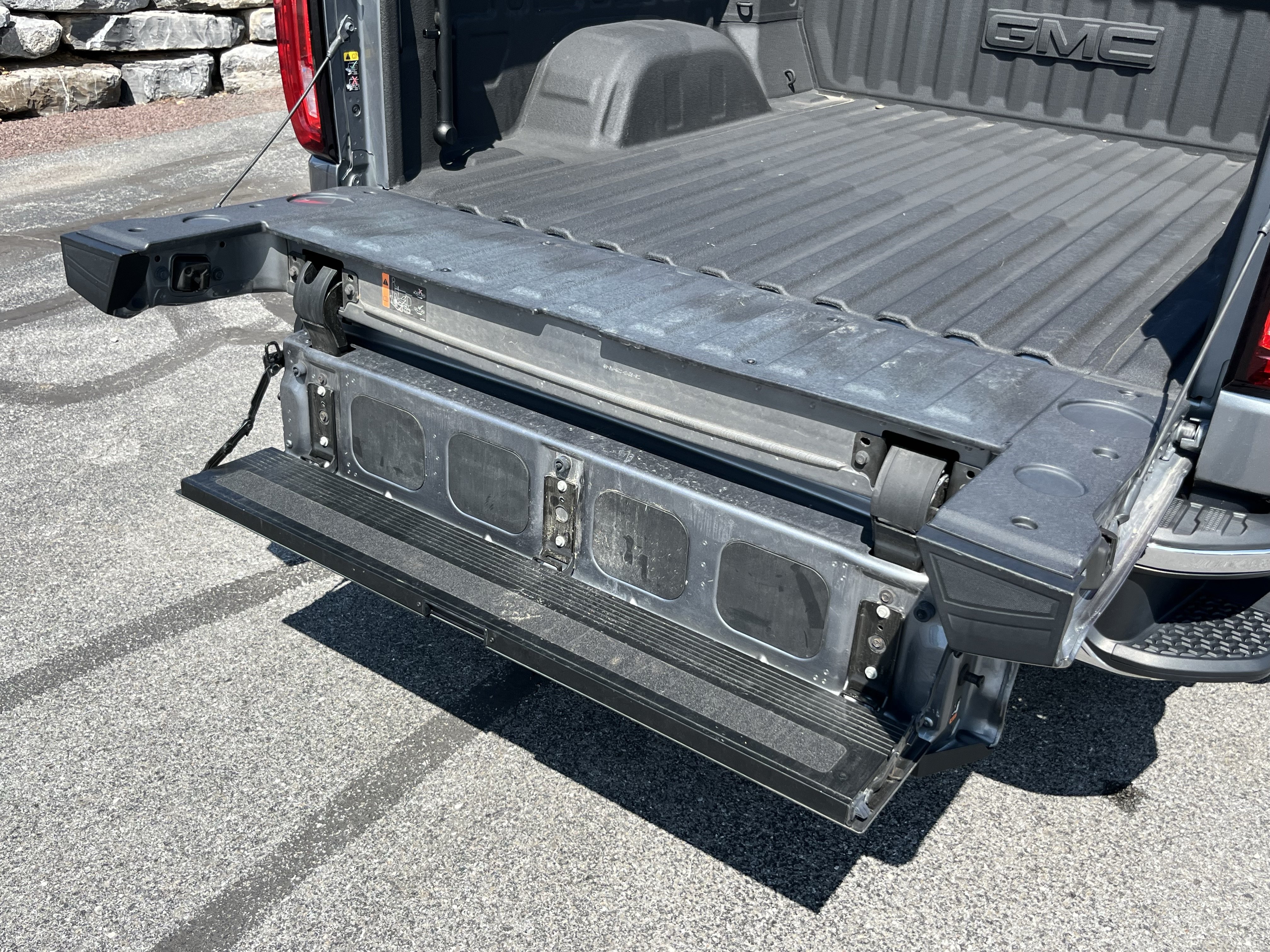 Used 2021 GMC Sierra 1500 SLT AWD/4WD image 8