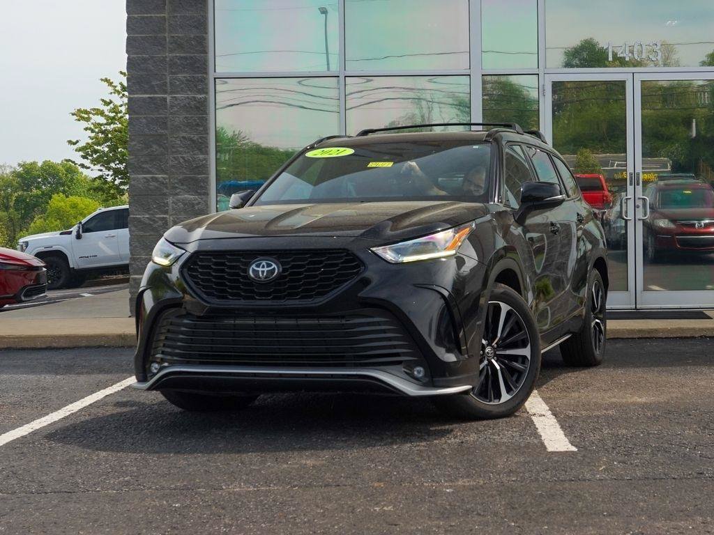 Used 2021 Toyota Highlander XSE FWD image 6