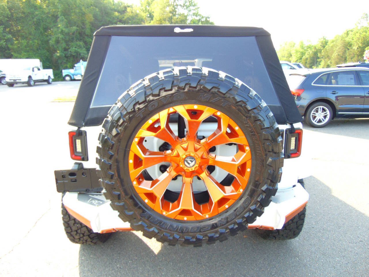Used 2016 Jeep Wrangler Unlimited Sport w/ Connectivity Group AWD/4WD image 4