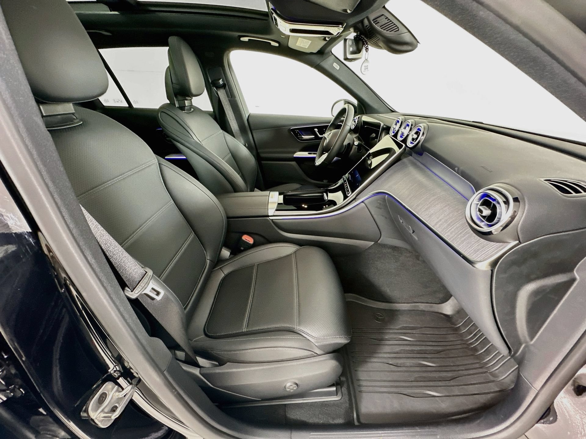 Used 2026 Mercedes-Benz GLC 300 4MATIC image 30