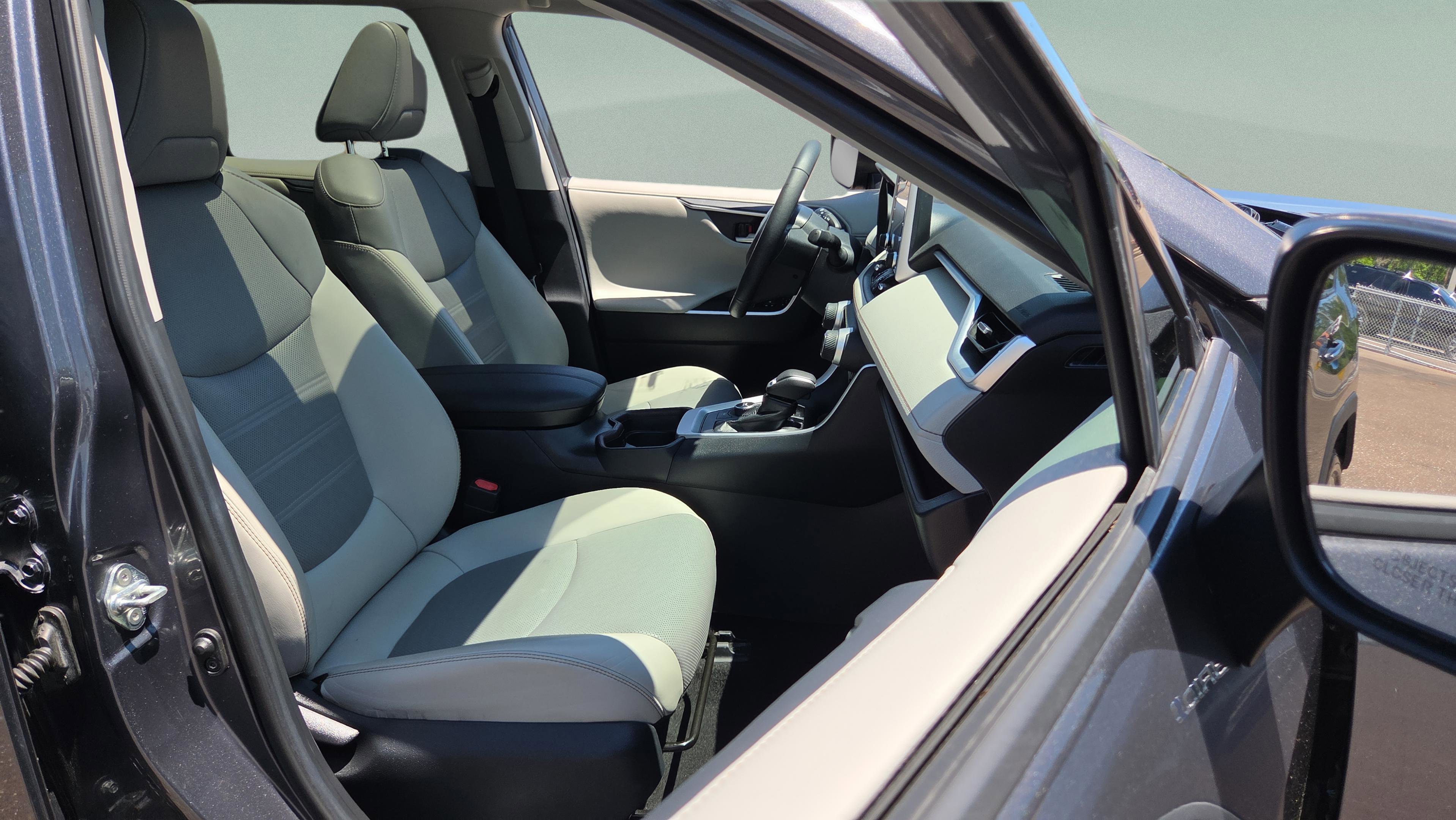 Used 2019 Toyota RAV4 Limited w/ Limited Grade Weather Package AWD/4WD image 16