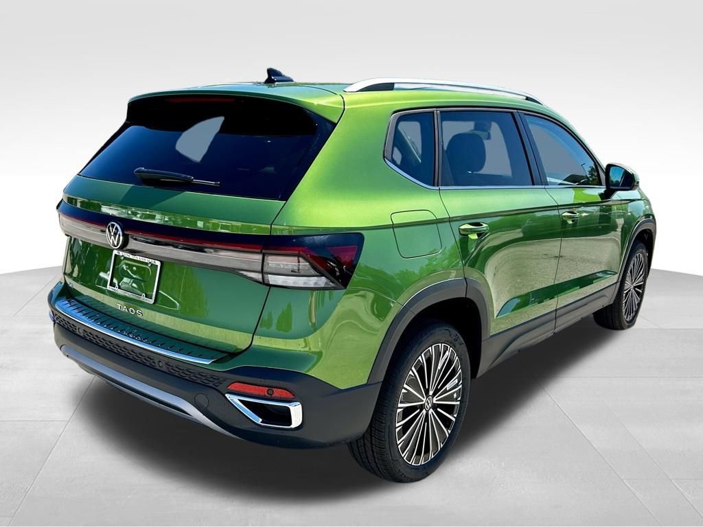 Used 2025 Volkswagen Taos SE image 6