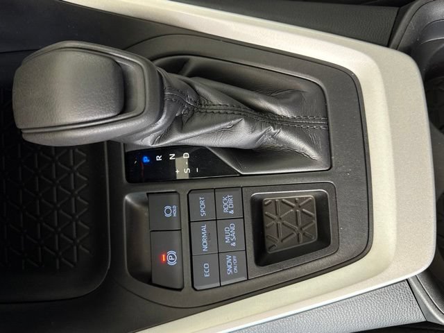 Used 2019 Toyota RAV4 XLE AWD/4WD image 18