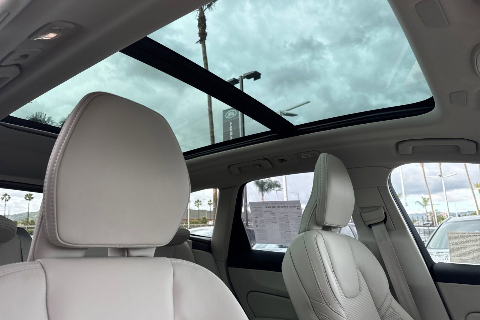 Used 2026 Volvo XC60 B5 Ultra w/ Protection Package Premier image 18