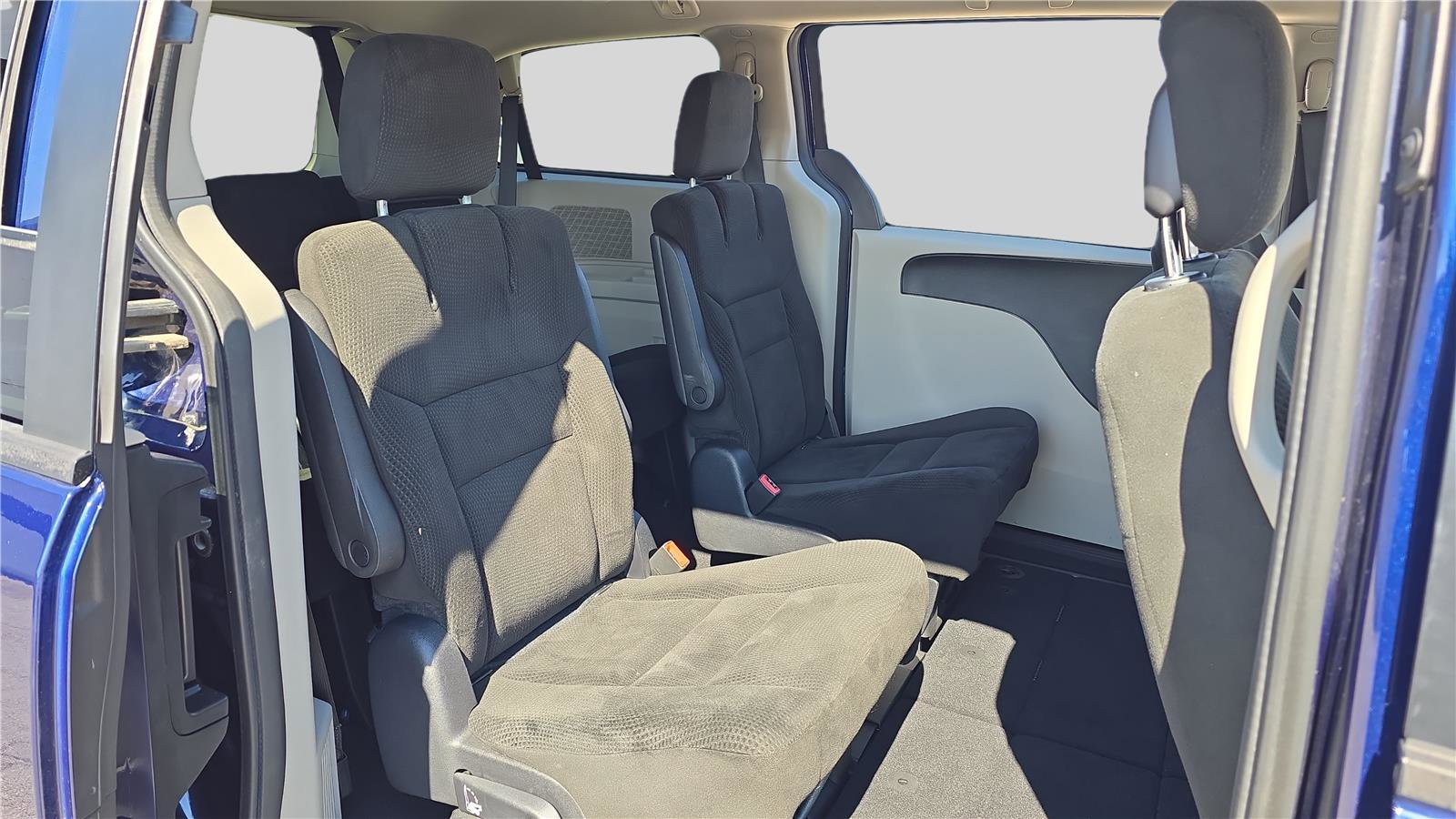 Used 2016 Dodge Grand Caravan SE w/ Quick Order Package 29E SE image 17