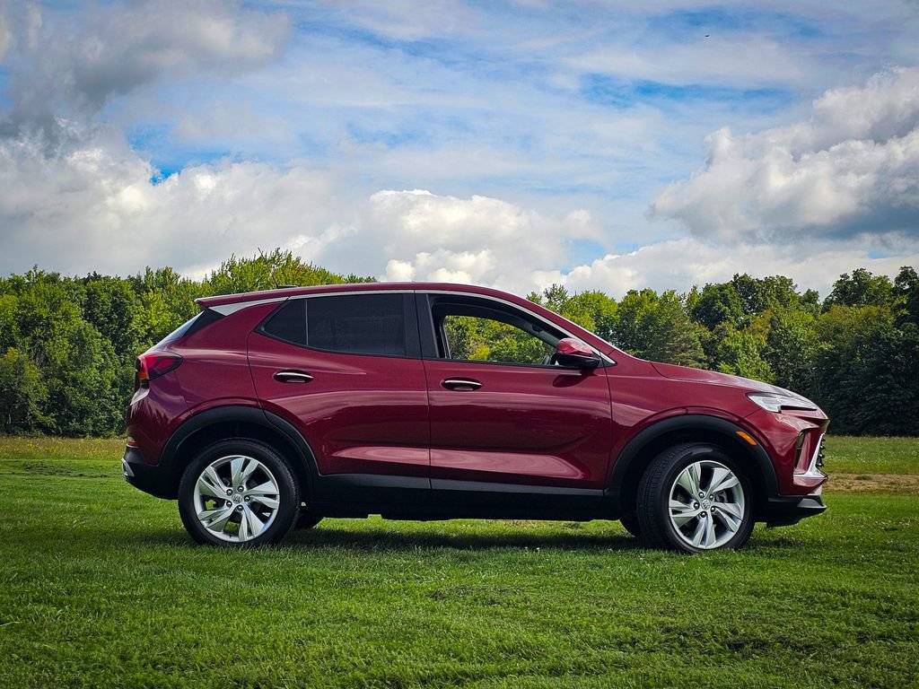 Used 2024 Buick Encore GX Preferred AWD/4WD image 3