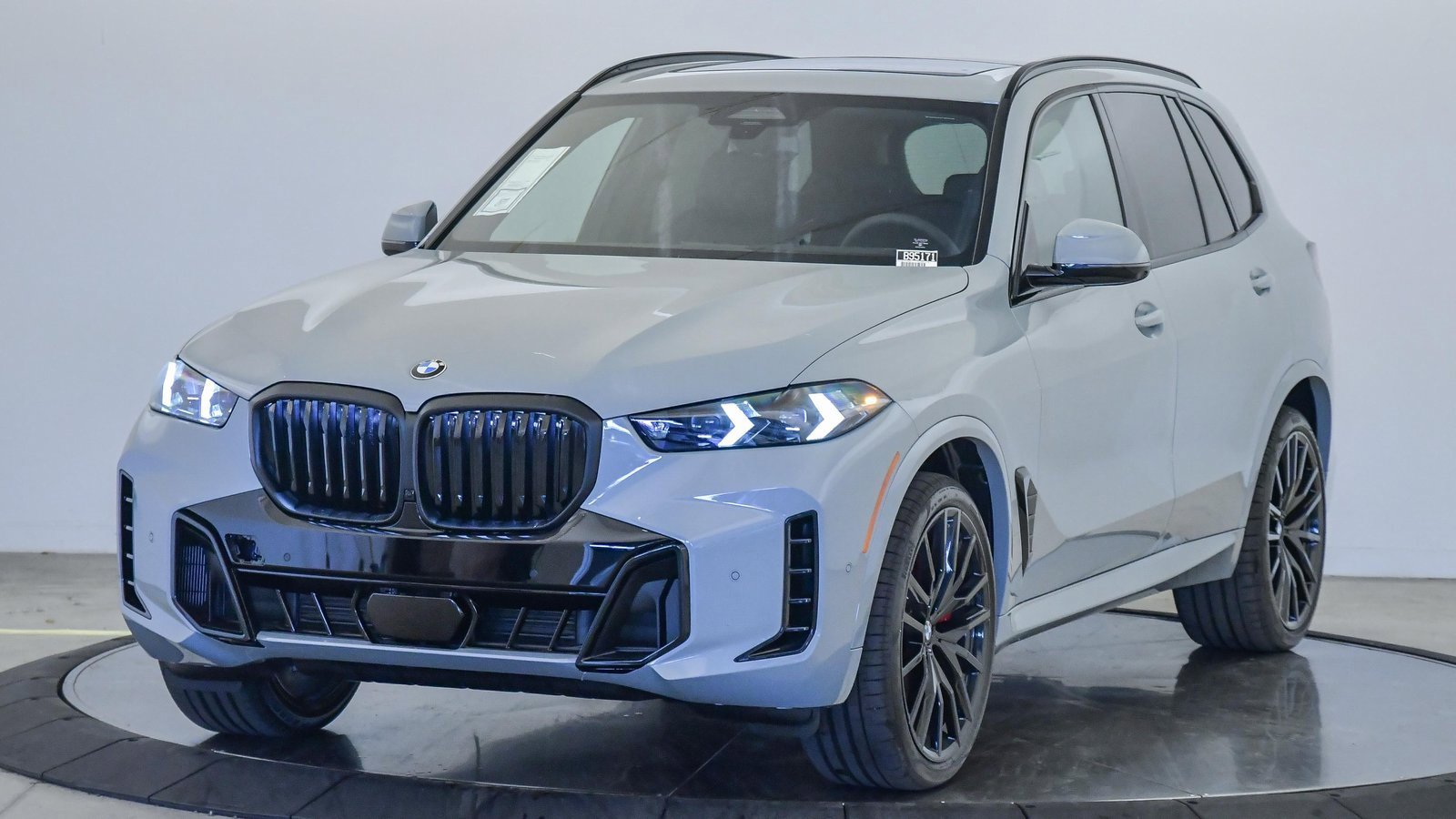 New 2026 BMW X5 xDrive40i w/ M Sport Package image 1