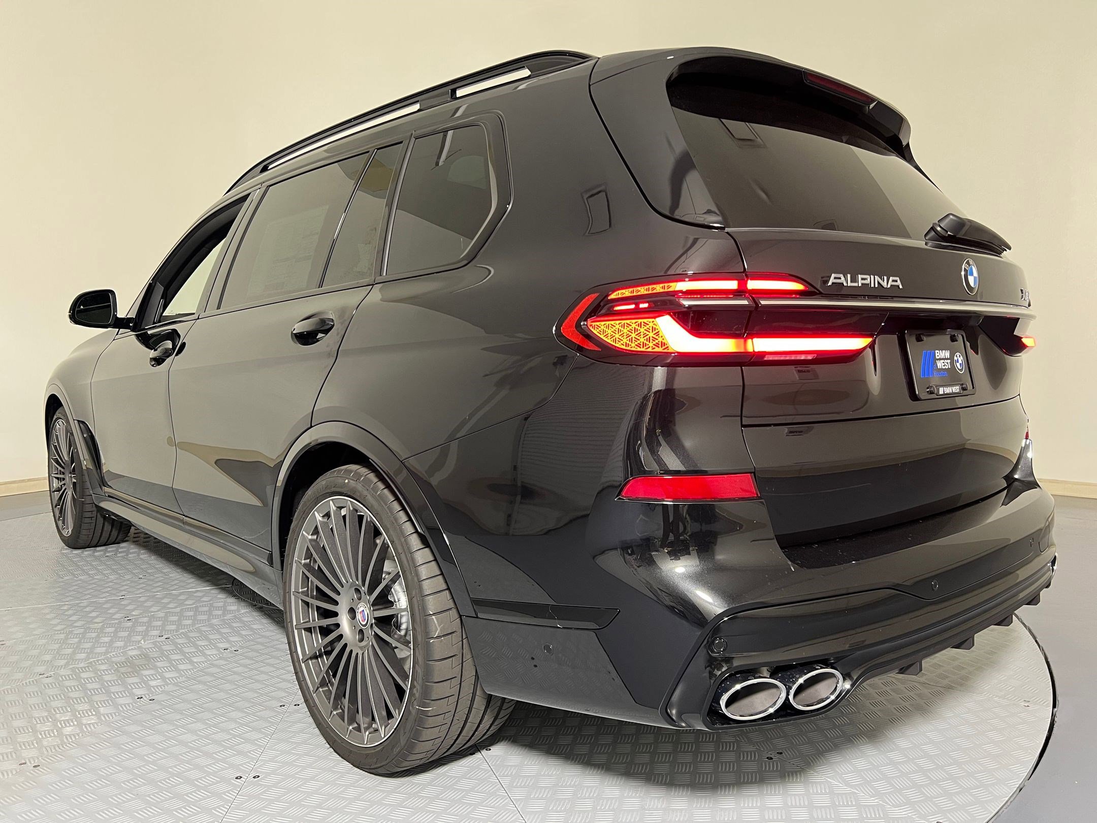 New 2026 BMW ALPINA XB7 image 2