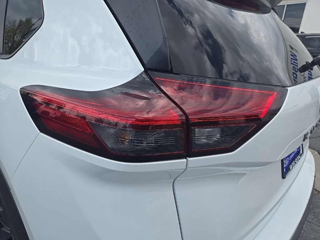 Used 2025 Nissan Rogue SV AWD/4WD image 33