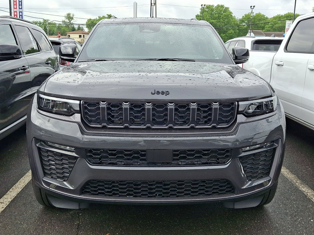 New 2026 Jeep Grand Cherokee L Limited w/ Limited Altitude Package AWD/4WD image 2