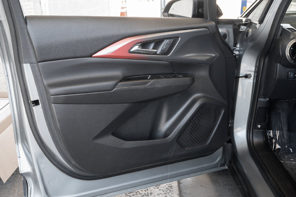 Used 2024 Chevrolet Equinox EV RS FWD image 19