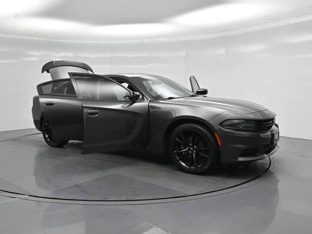 Used 2017 Dodge Charger SE w/ Blacktop Package RWD image 31
