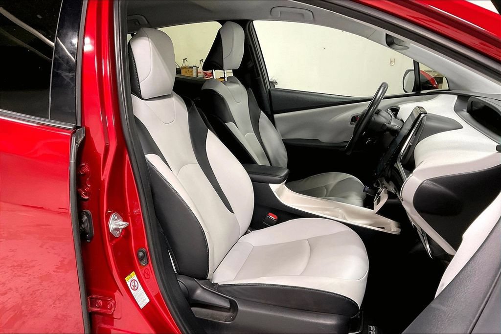 Used 2018 Toyota Prius Prime Advanced FWD image 9