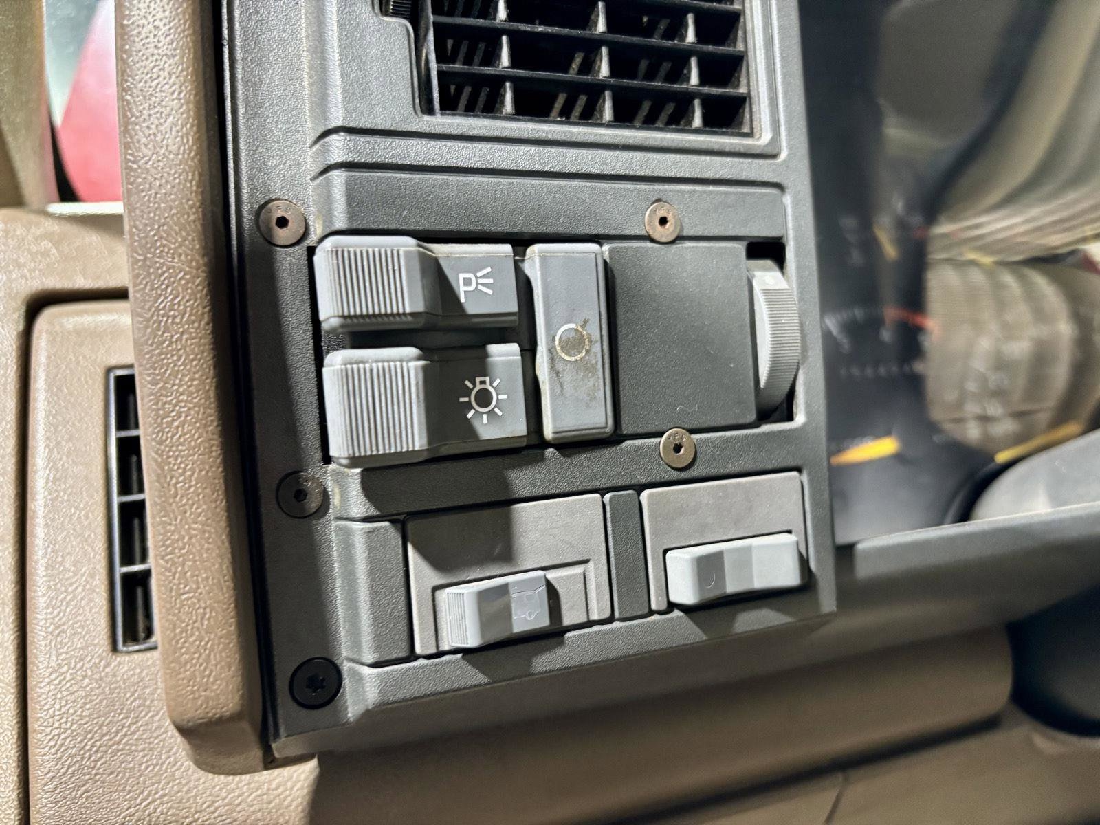 Used 1992 GMC Yukon 4WD 2-Door image 17