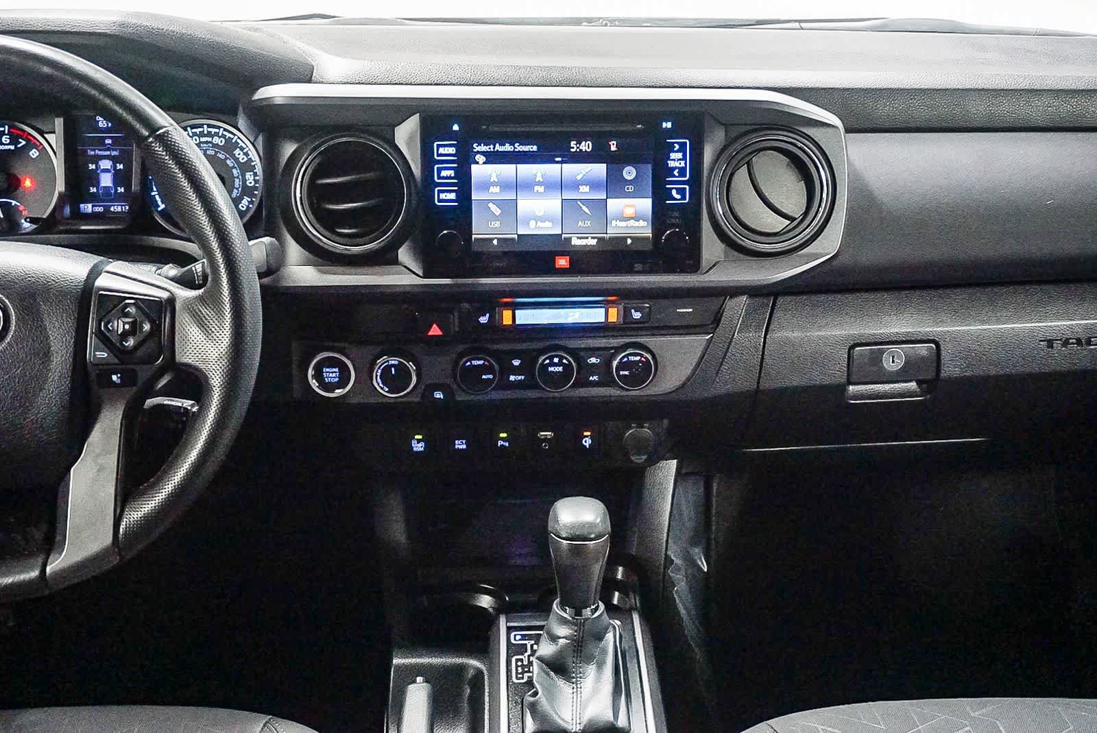 Used 2017 Toyota Tacoma TRD Sport AWD/4WD image 15