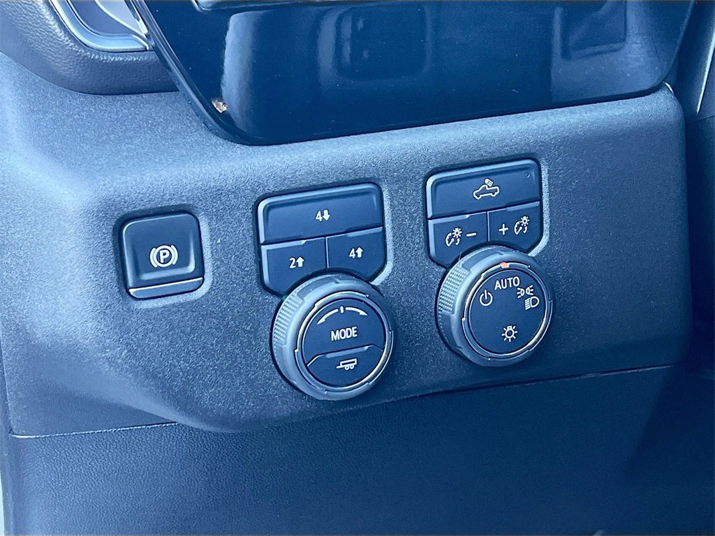 Used 2024 Chevrolet Silverado 2500 LT image 10