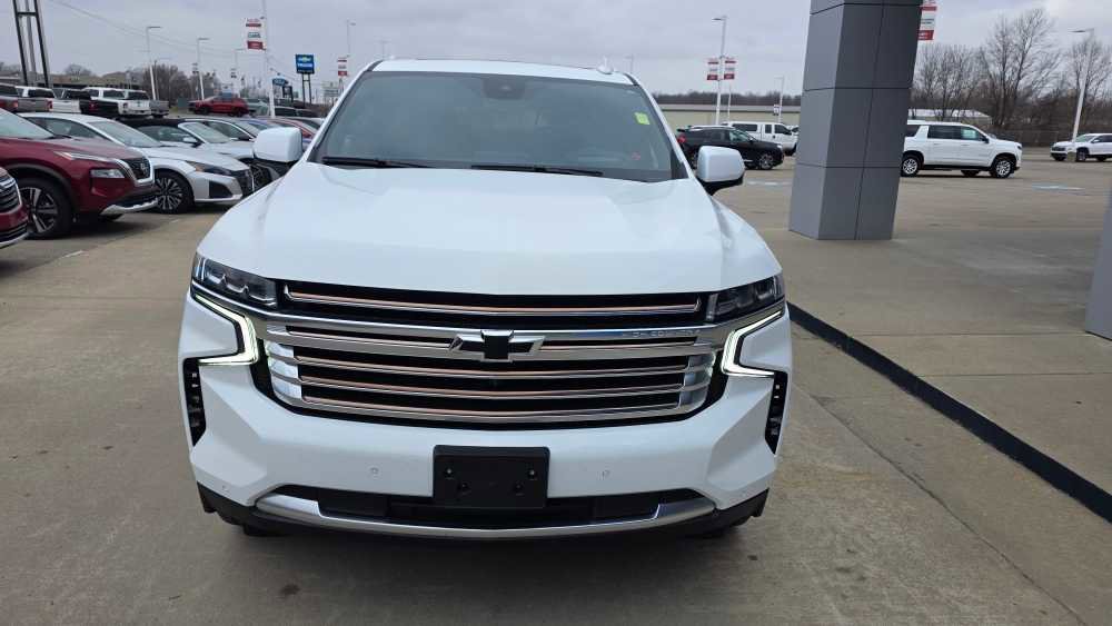 Used 2024 Chevrolet Suburban High Country w/ Advanced Technology Package AWD/4WD image 3