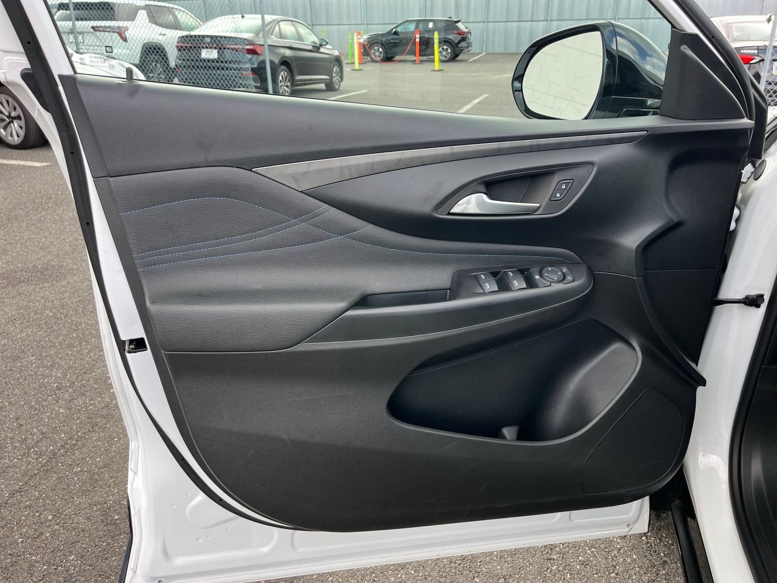 Used 2025 Buick Envista Sport Touring FWD image 18