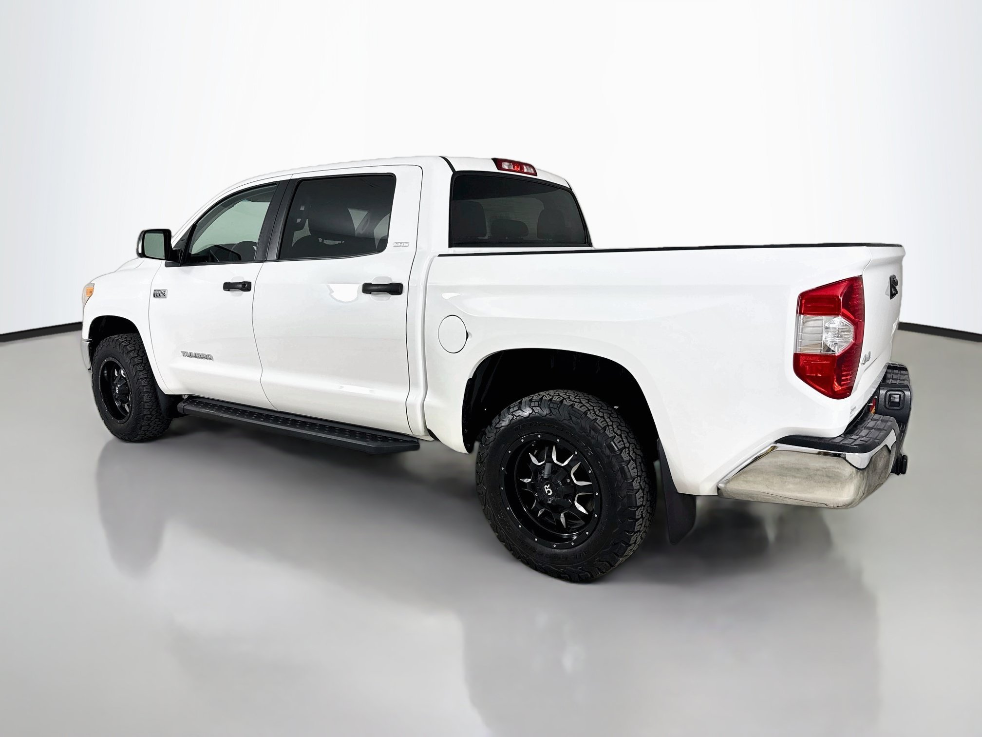 Used 2017 Toyota Tundra SR5 AWD/4WD image 6
