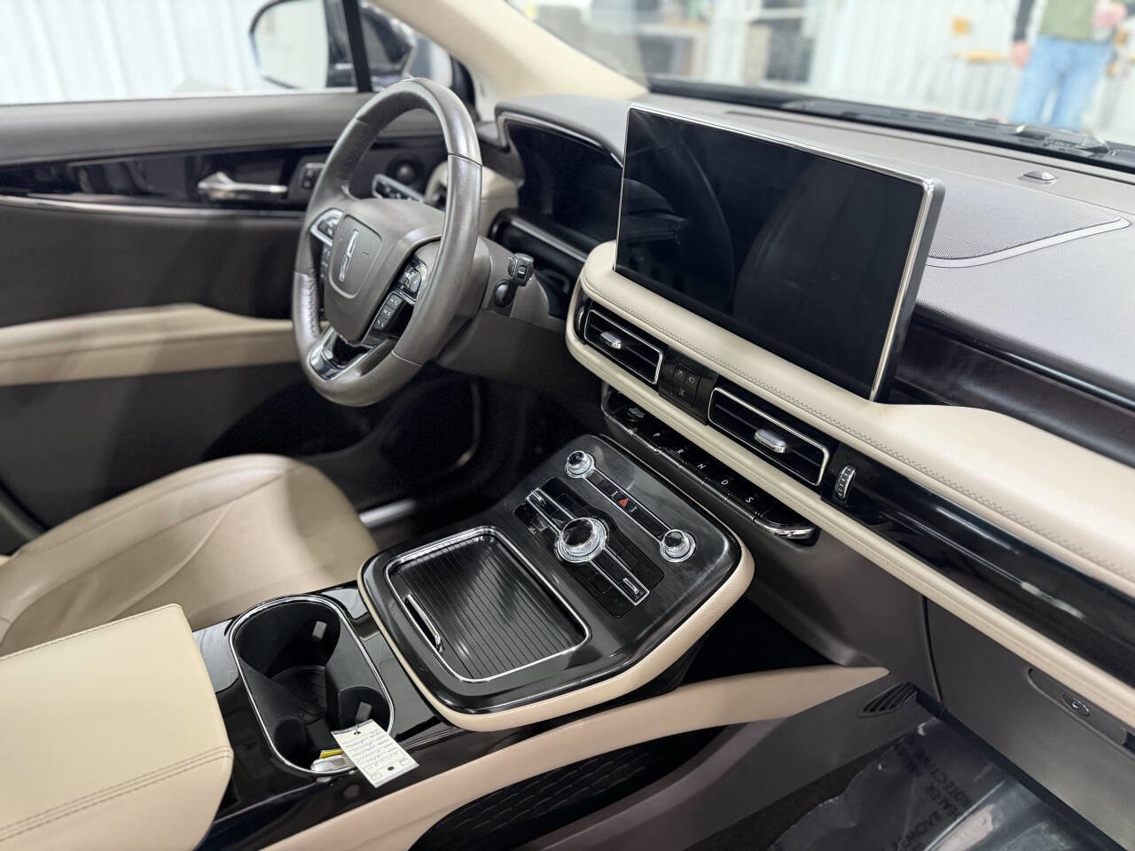 Used 2021 Lincoln Nautilus Reserve image 11