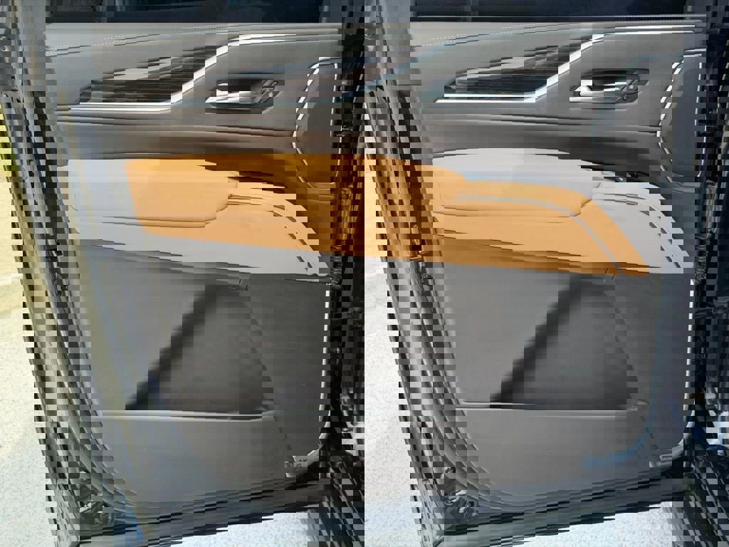 Used 2021 Cadillac Escalade ESV Premium Luxury image 33