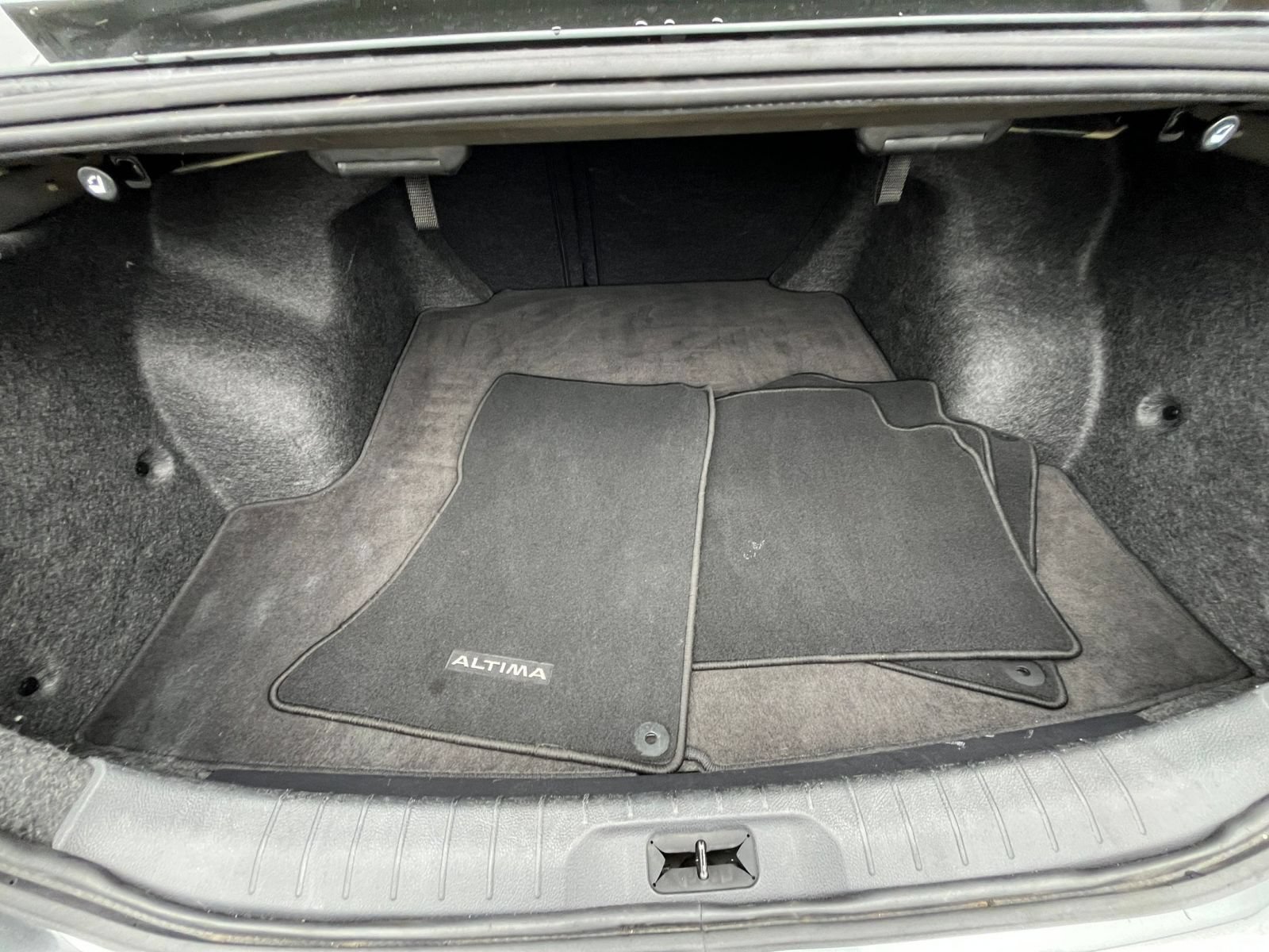Used 2025 Nissan Altima 2.5 SV FWD image 31
