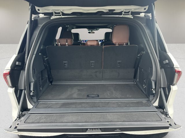 New 2027 Lincoln Navigator Reserve AWD/4WD image 8