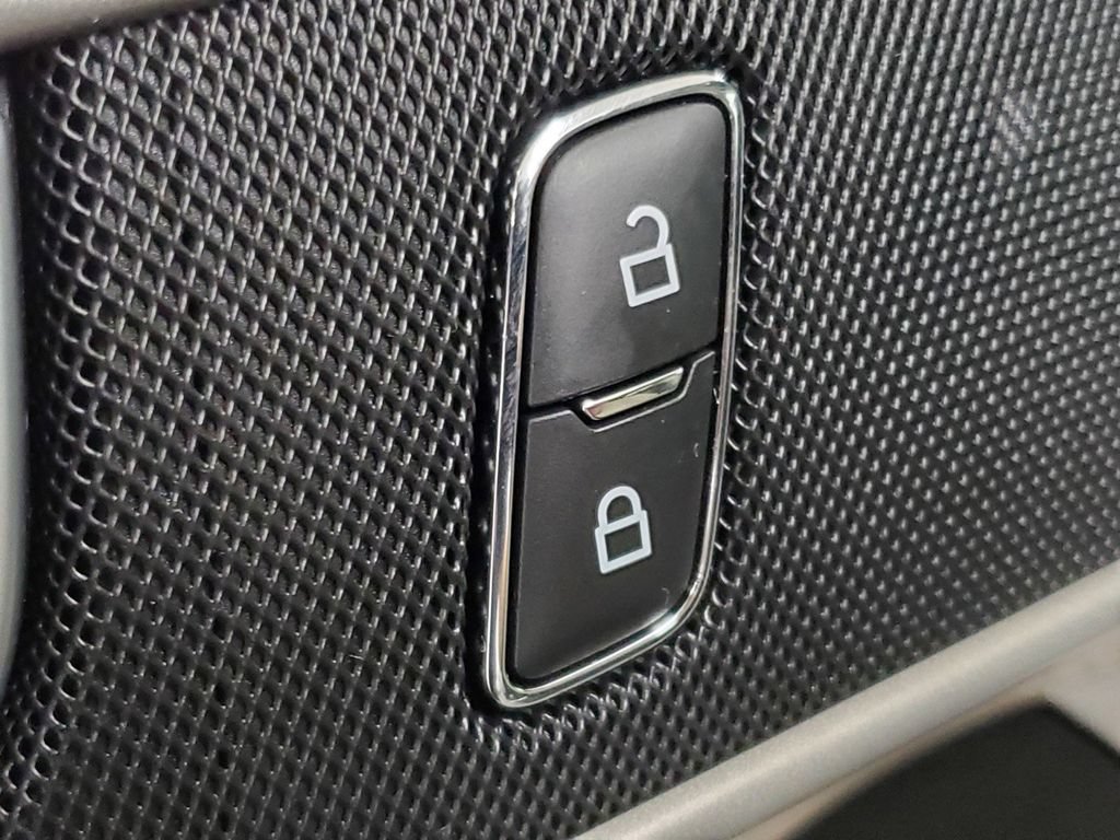 Used 2023 Ford Explorer XLT AWD/4WD image 27