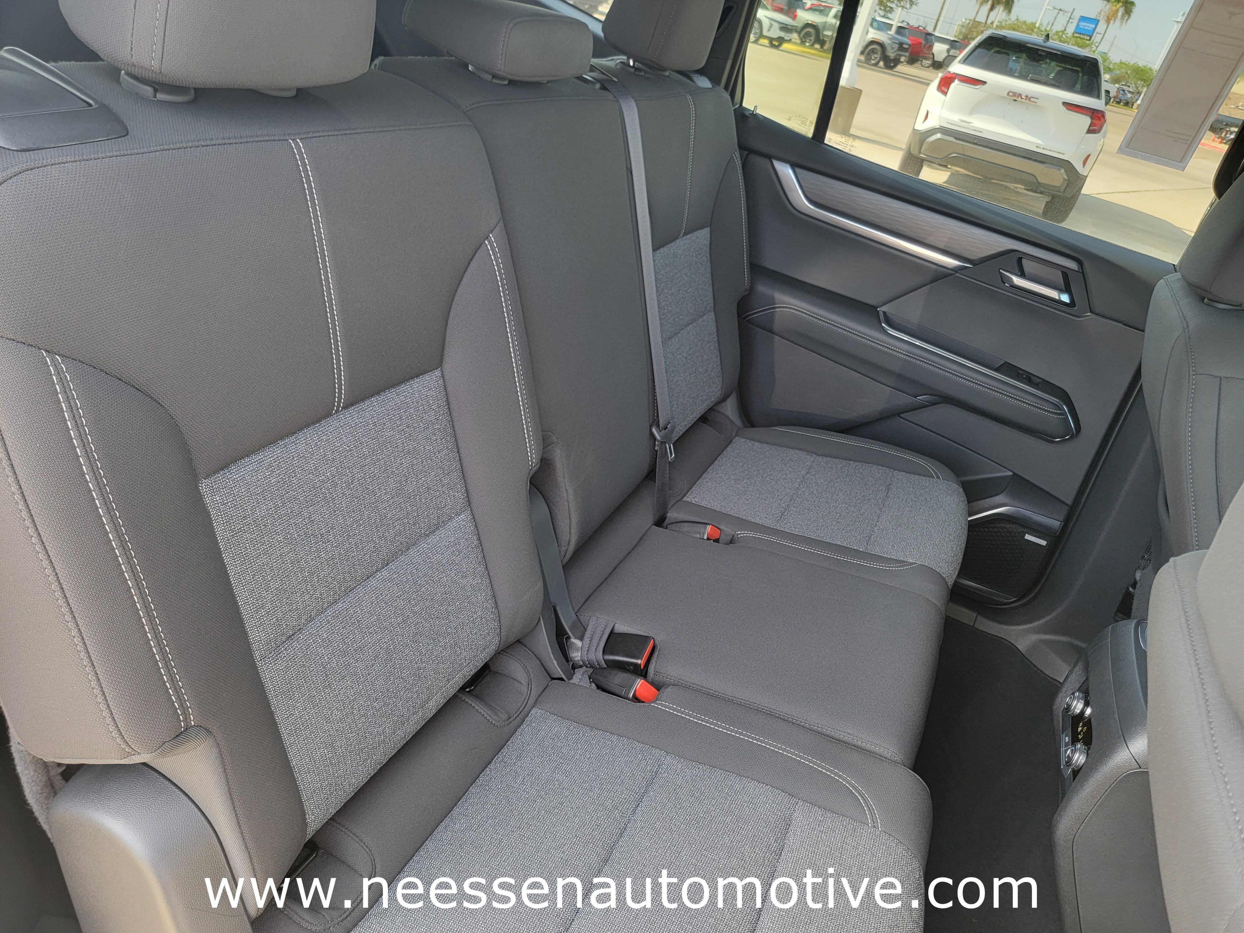 Used 2025 GMC Acadia Elevation image 12