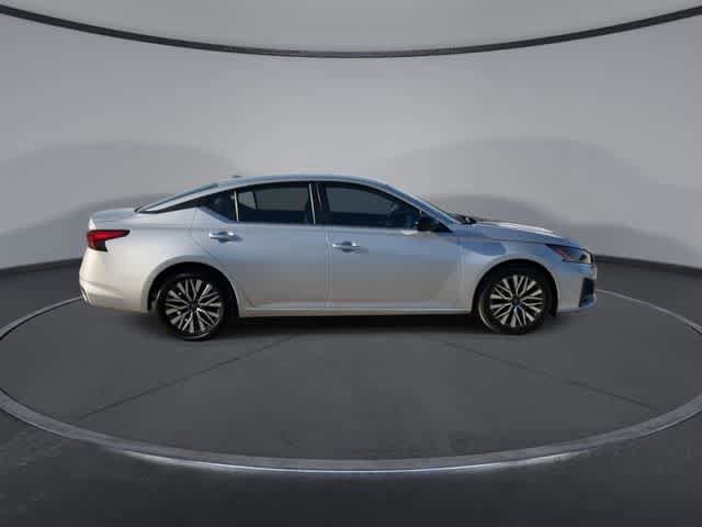Used 2024 Nissan Altima 2.5 SV FWD image 9
