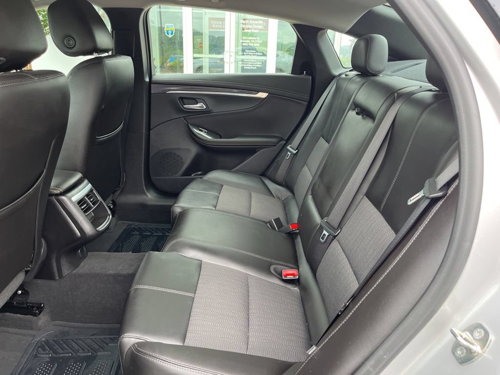 Used 2016 Chevrolet Impala LT FWD image 11