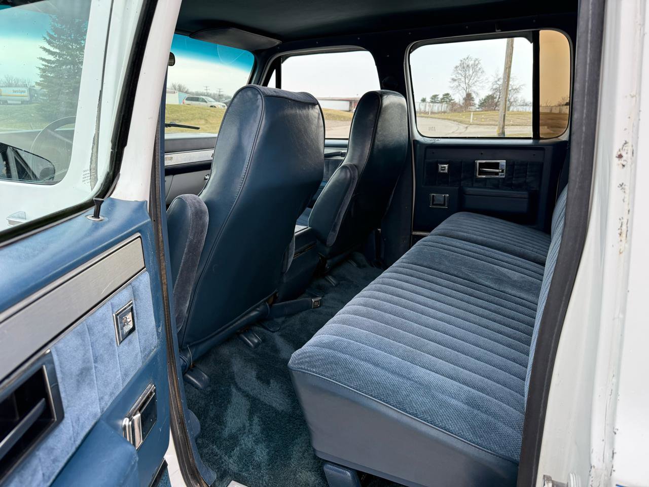 Used 1987 GMC Suburban 4WD image 18