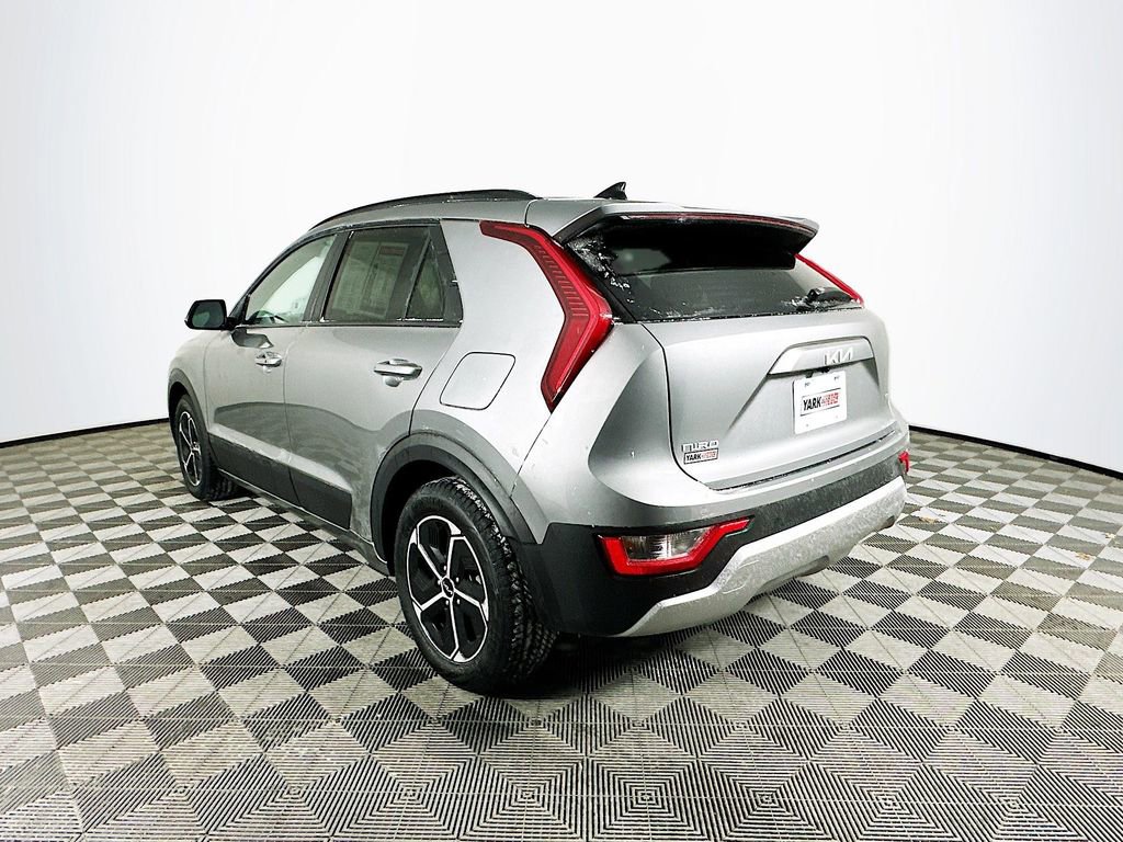 Used 2023 Kia Niro EX image 7