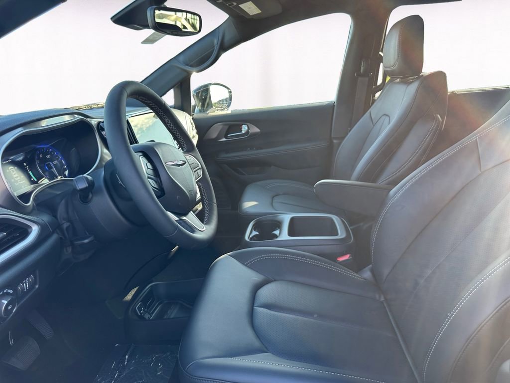 New 2026 Chrysler Pacifica Select image 9